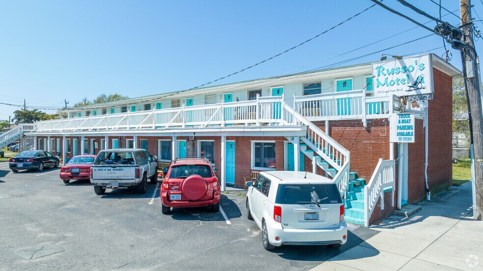 More Photos Of 213 Cape Fear Blvd, Carolina Beach Hotel For Sale