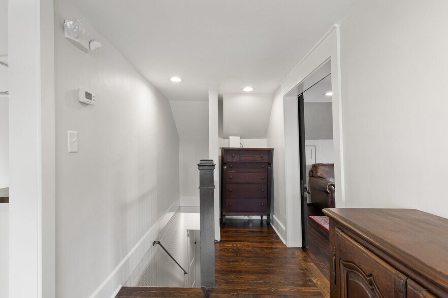 More Photos Of 157 Old Shackle Island Rd, Hendersonville Storefront Retail Office For Sale