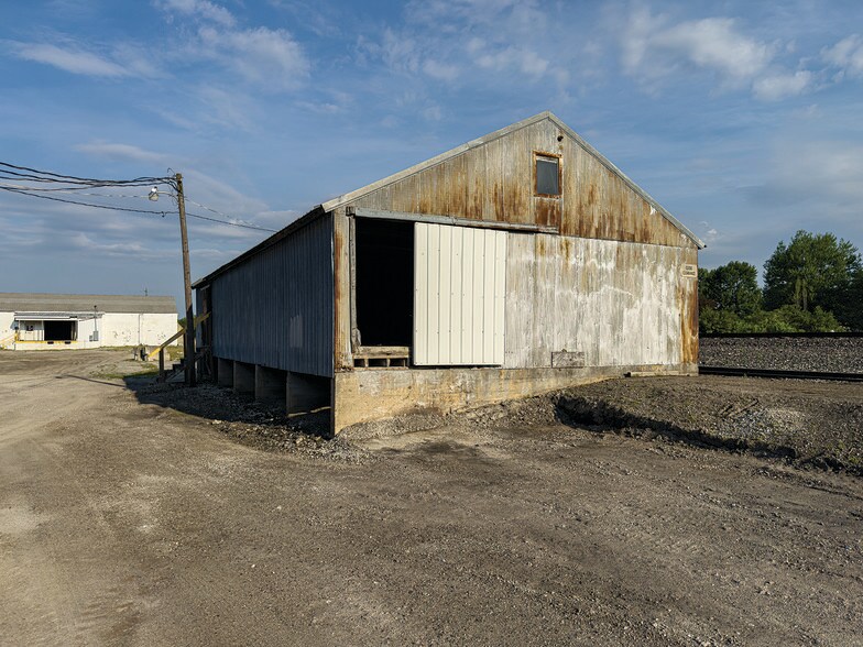 More Photos Of 3154 Depot st, Wawaka Office For Sale
