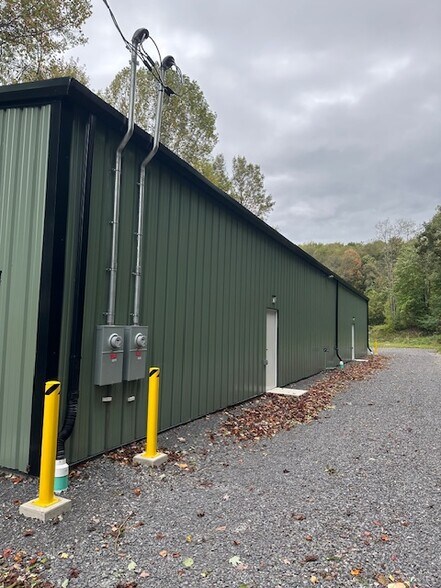 More Photos Of 15126 Veterans Memorial Hwy, Reedsville Industrial For Lease