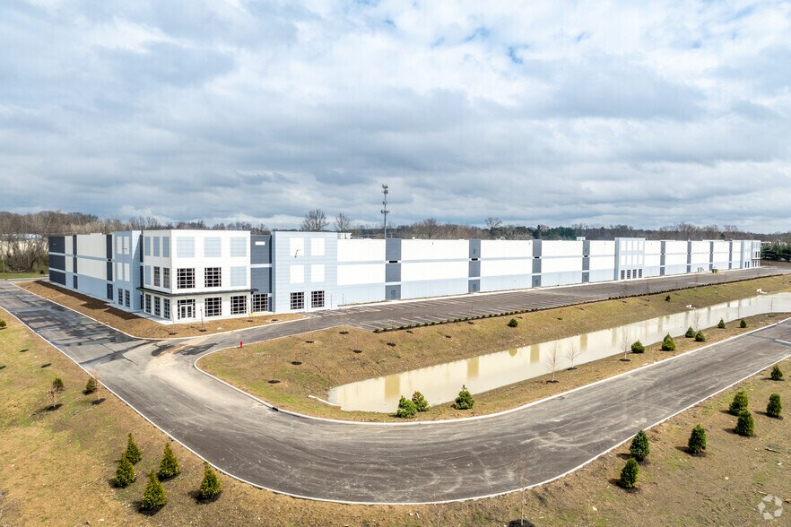 More Photos Of 1800 Deffenbaugh Ct, Columbus Distribution For Lease