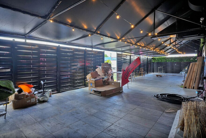 More Photos Of 728 NW 79 Street, Miami Bar For Sale