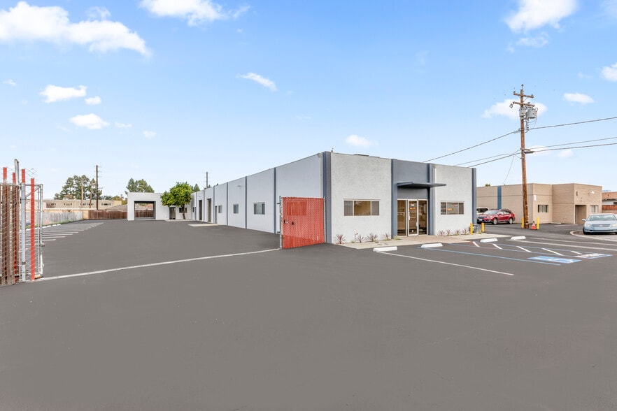 Primary Photo Of 985 Parker Ct, Santa Clara Warehouse For Sale