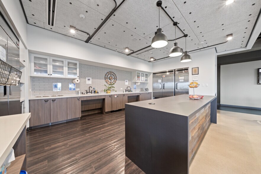 More Photos Of 7620 Guadalupe St, Austin Office For Lease