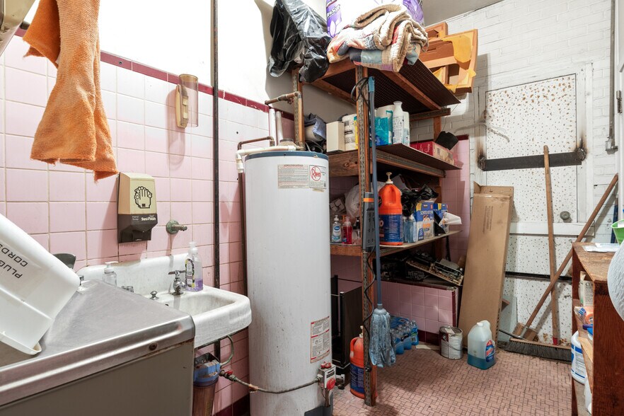 More Photos Of 1202 N Jefferson Ave, Mount Pleasant Specialty For Sale