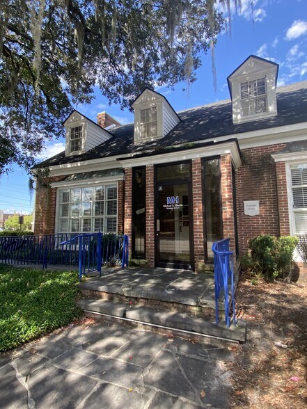 More Photos Of 5225 Abercorn St, Savannah Bank For Lease
