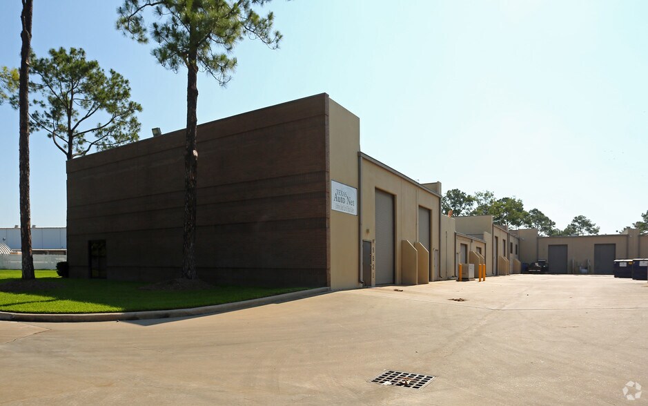 More Photos Of 9821 Whithorn Dr, Houston Office For Lease