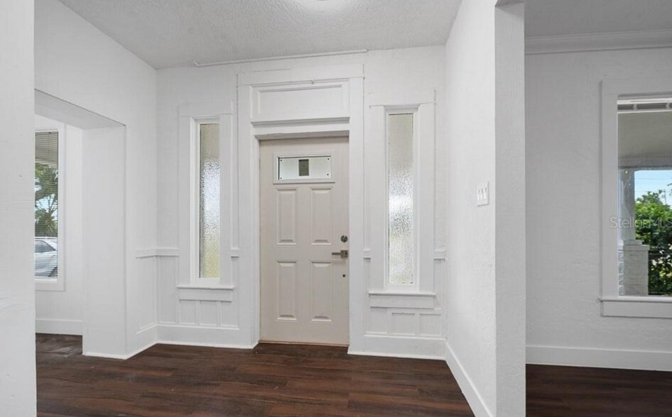 More Photos Of 934 S Ridgewood Ave, Daytona Beach Sorority Fraternity House For Sale