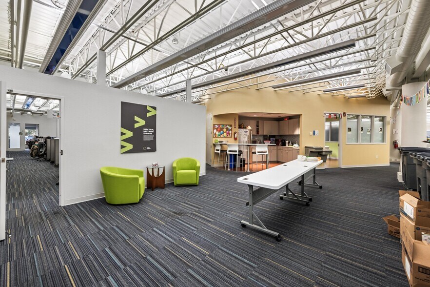 More Photos Of 6015 31st St E, Bradenton Office For Sale