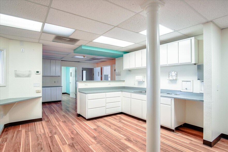 More Photos Of 890 Sunset Dr, Hollister Medical For Lease
