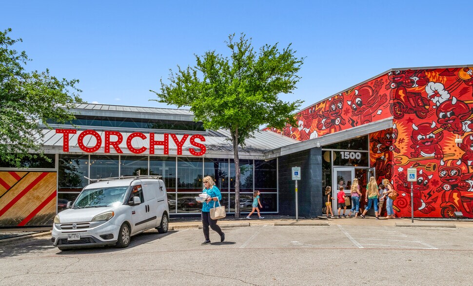 More Photos Of 1500 N Interstate 35, Round Rock Restaurant For Sale