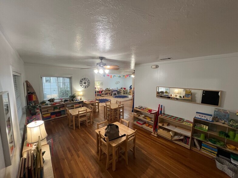 More Photos Of 405 W Main St, Round Rock Daycare Center For Sale
