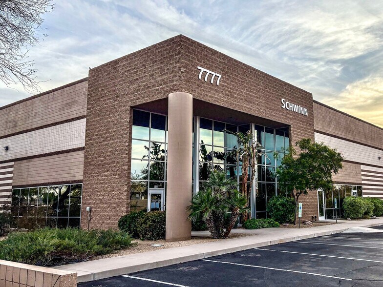 More Photos Of 7777 E Paradise Ln, Scottsdale Light Distribution For Lease