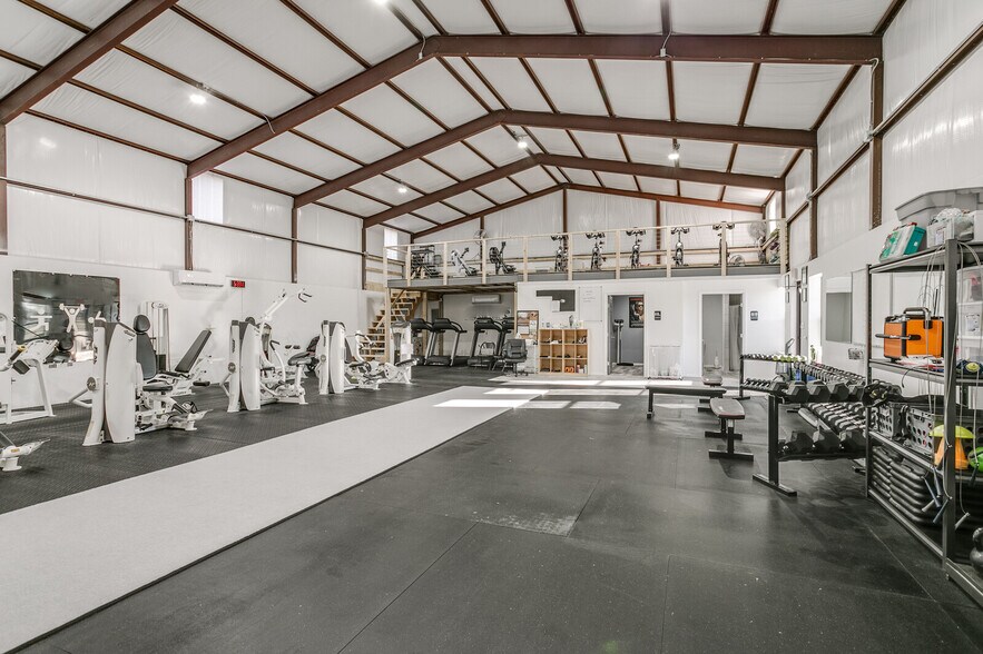 More Photos Of 1725 NE 16th St, Newcastle Warehouse For Sale