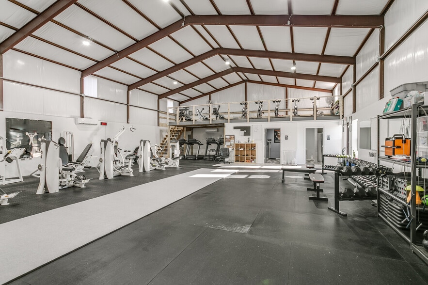 More Photos Of 1725 NE 16th St, Newcastle Warehouse For Sale