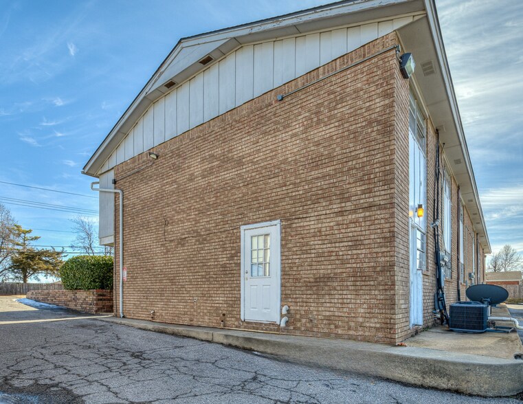 More Photos Of 7215-7219 N MacArthur Blvd, Warr Acres Apartments For Sale