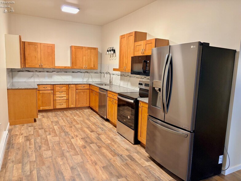 More Photos Of 110 Railroad St, Clyde Restaurant For Sale