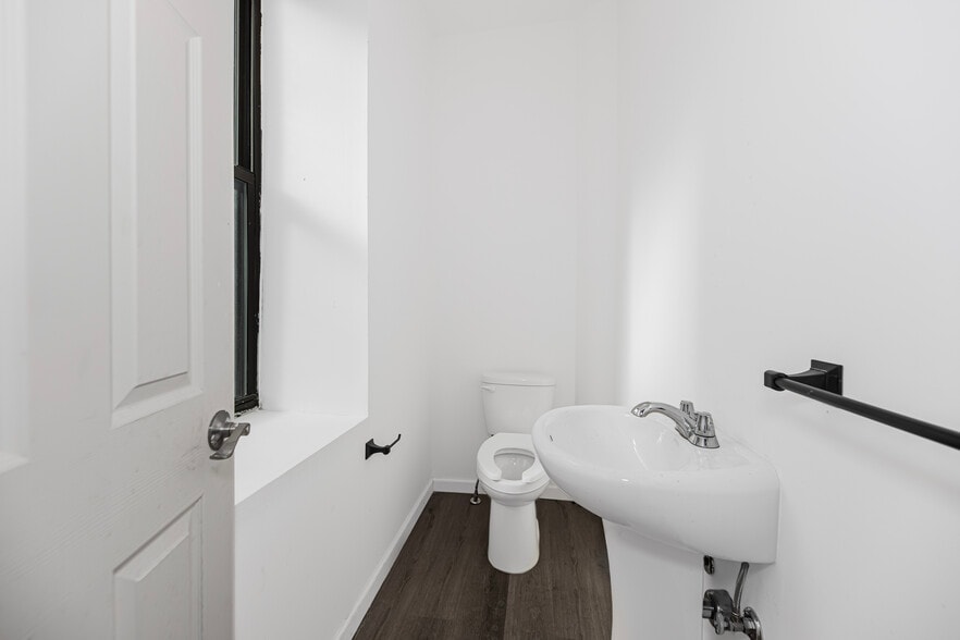 More Photos Of 284 Nepperhan Ave, Yonkers Warehouse For Lease