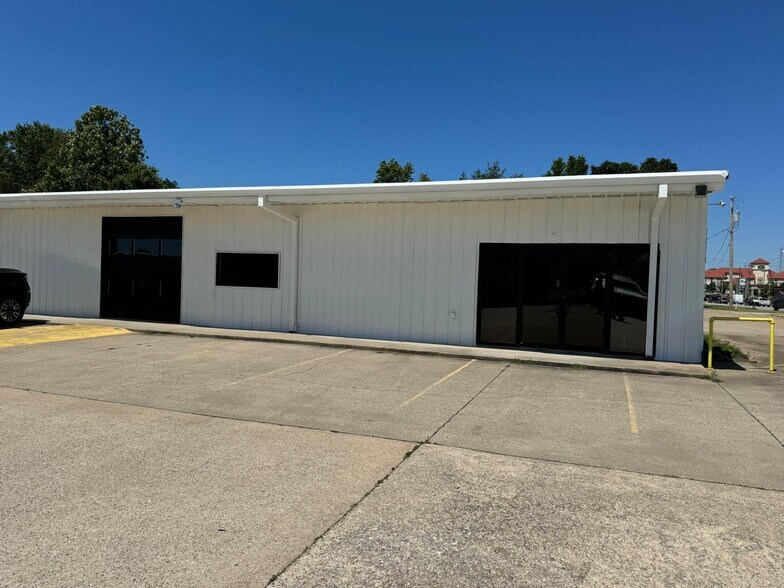 More Photos Of 1210 SE Walton Blvd, Bentonville Freestanding For Lease