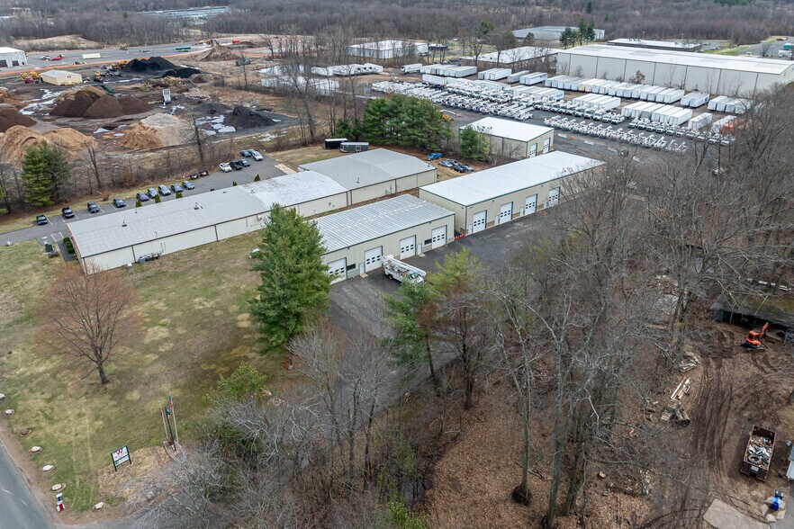 More Photos Of 50 Newberry Rd, East Windsor Service For Lease