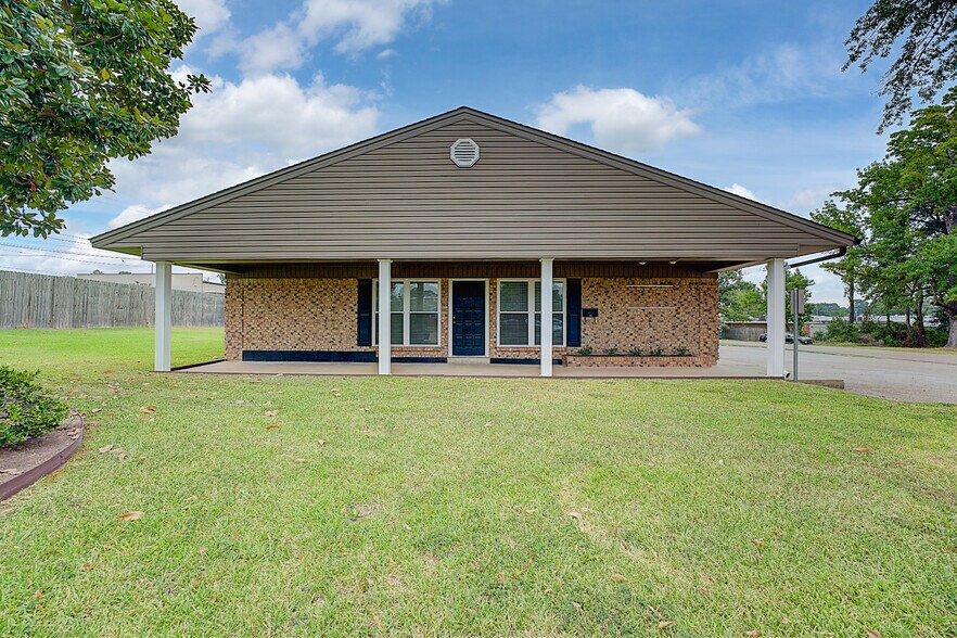 More Photos Of 1015 E 35th St, Texarkana Medical For Sale