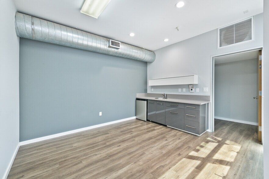 More Photos Of 2332 Cotner Ave, Los Angeles Loft Creative Space For Lease
