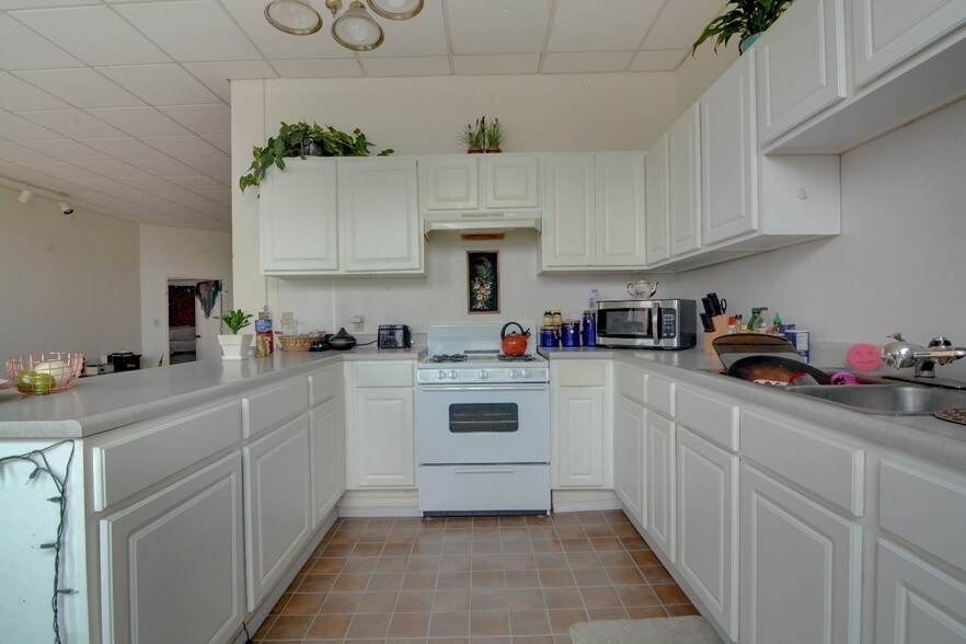 More Photos Of 113 W Mulberry St, Kokomo Storefront Retail Residential For Sale