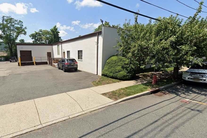 Primary Photo Of 176 5th Ave, Hawthorne Warehouse For Lease