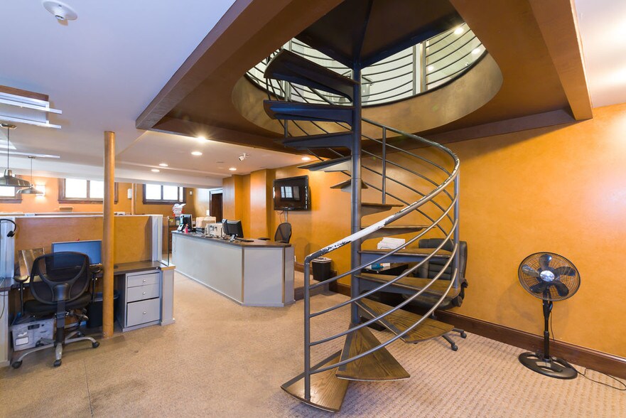 More Photos Of 871 N Park St, Columbus Office For Sale