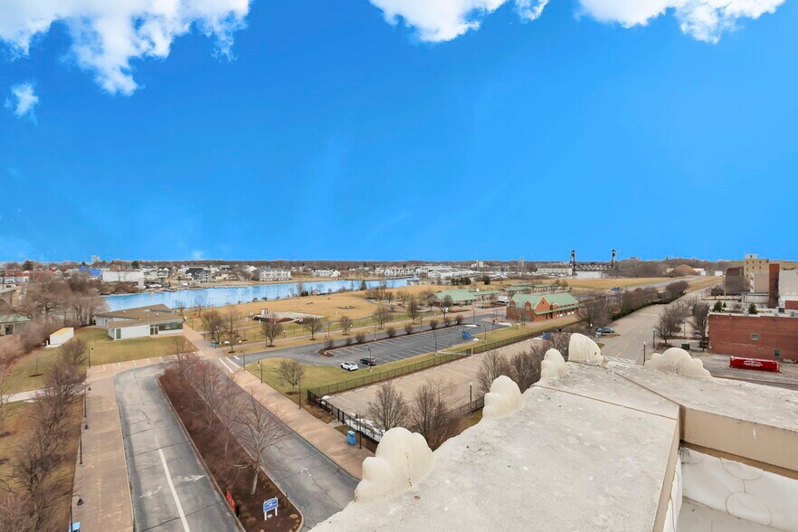 More Photos Of 301 Broadway, Lorain Hotel For Lease