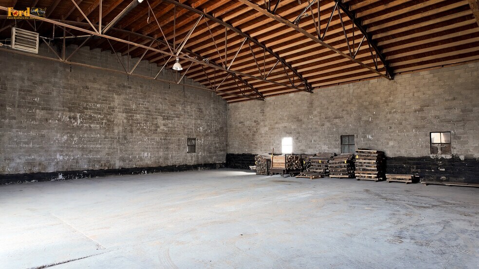 More Photos Of 1921 N Main St, Monticello Unknown For Lease