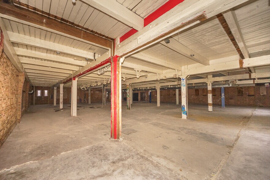 More Photos Of 1648 W Kinzie St, Chicago Loft Creative Space For Sale