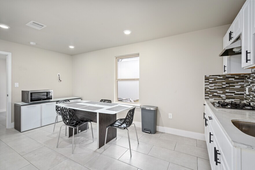 More Photos Of 15605 Woodforest Blvd, Channelview Office For Sale