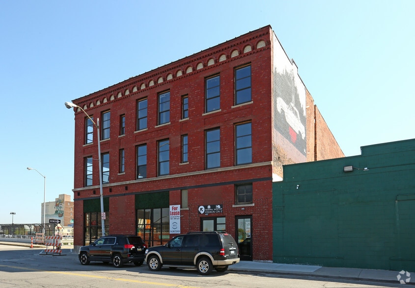 More Photos Of 2362 Russell St, Detroit Storefront Retail Office For Lease