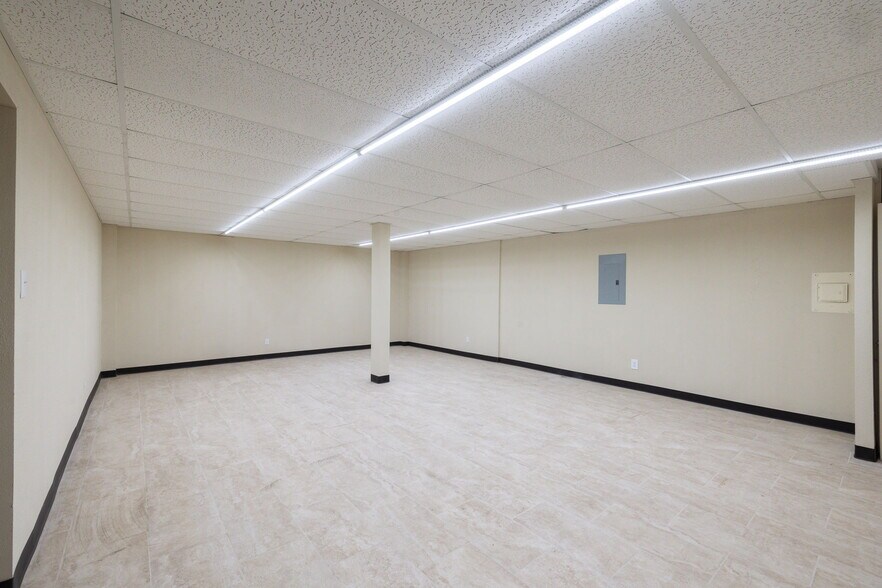 More Photos Of 2930 E Houston St, San Antonio Industrial For Sale