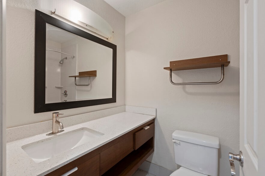 More Photos Of 2425 Atrium Way, Nashville Apartments For Sale