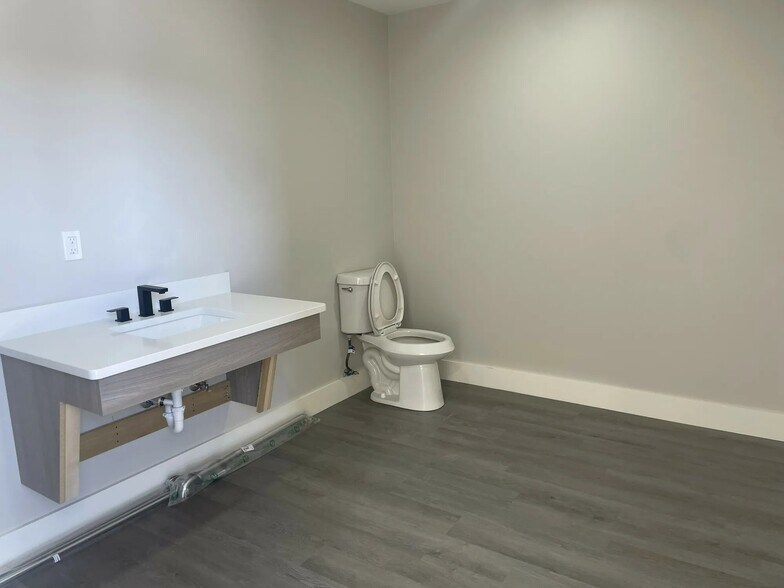 More Photos Of 411 N Williams St, Amarillo Warehouse For Lease