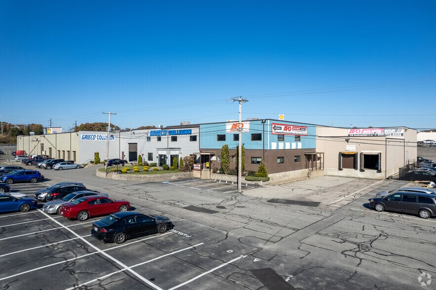 More Photos Of 19 Industrial Ln, Johnston Manufacturing For Lease