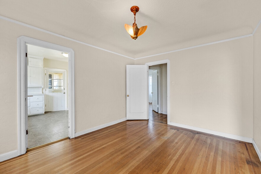 More Photos Of 1755 Washington Ave, San Leandro Bar For Sale