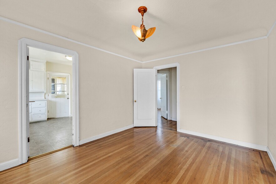 More Photos Of 1755 Washington Ave, San Leandro Bar For Sale