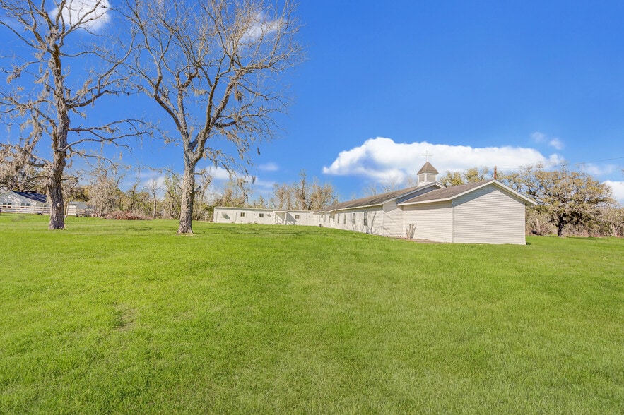 More Photos Of 3922 County Road 353, Brazoria Religious Facility For Sale