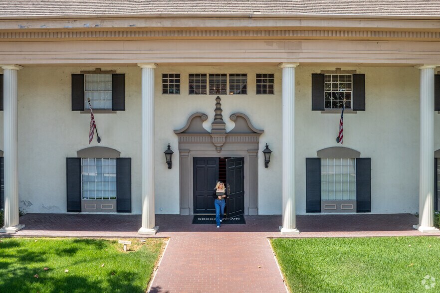 More Photos Of 250 N Golden Circle Dr, Santa Ana Office For Lease