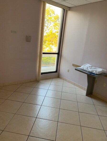 More Photos Of 5333 N Dixie Hwy, Oakland Park Medical For Lease