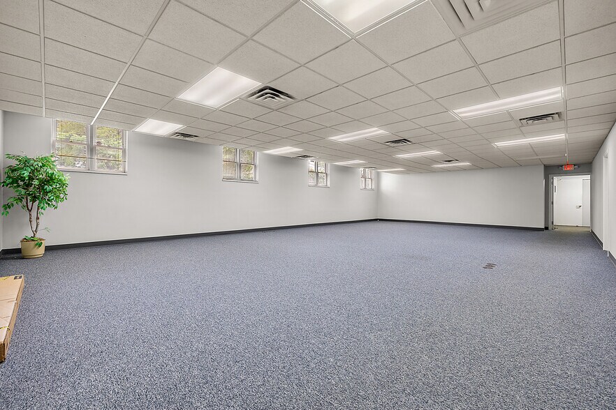 More Photos Of 20789 Harper Ave, Harper Woods Office For Sale