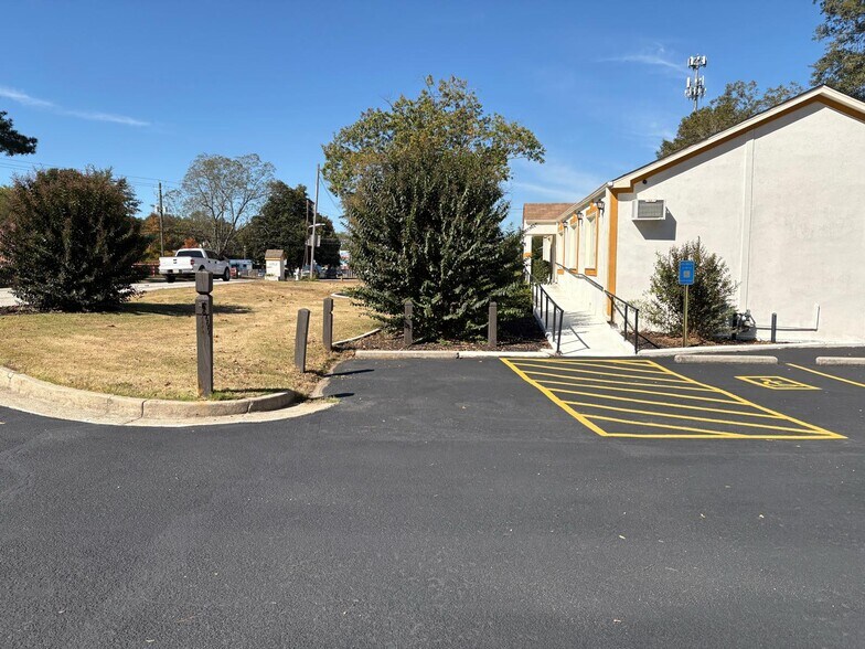 More Photos Of 5712 Redan Rd, Stone Mountain Office For Sale