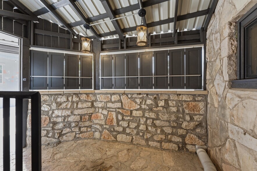 More Photos Of 310 Wimberley Sq, Wimberley Freestanding For Sale