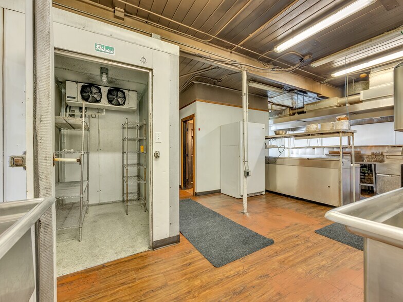 More Photos Of 780 US-101, Chinook Restaurant For Sale