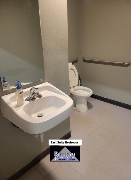 More Photos Of 3130 E 7th St, Joplin Freestanding For Lease