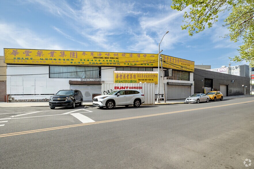 Primary Photo Of 7955 Albion Ave, Elmhurst Supermarket For Lease