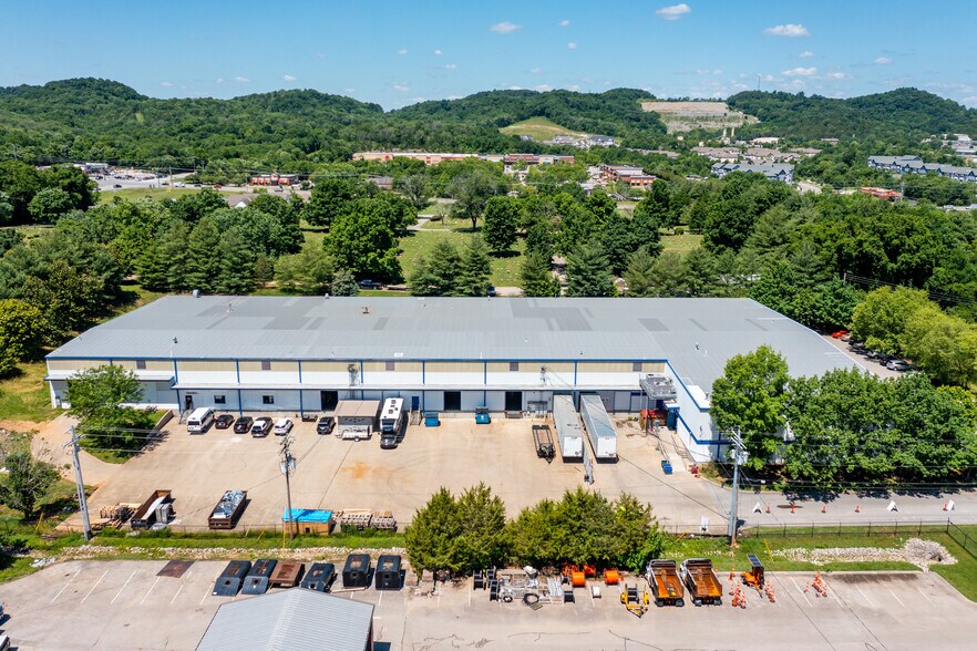 More Photos Of 104 Southeast Pky, Franklin Warehouse For Lease